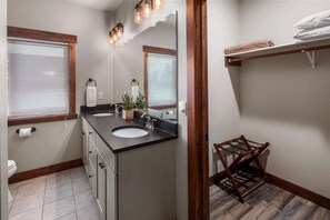 Hair dryer, towels, soap, shampoo - Modern Glacier Getaway - 2 bed/2 bath (Columbia Falls)