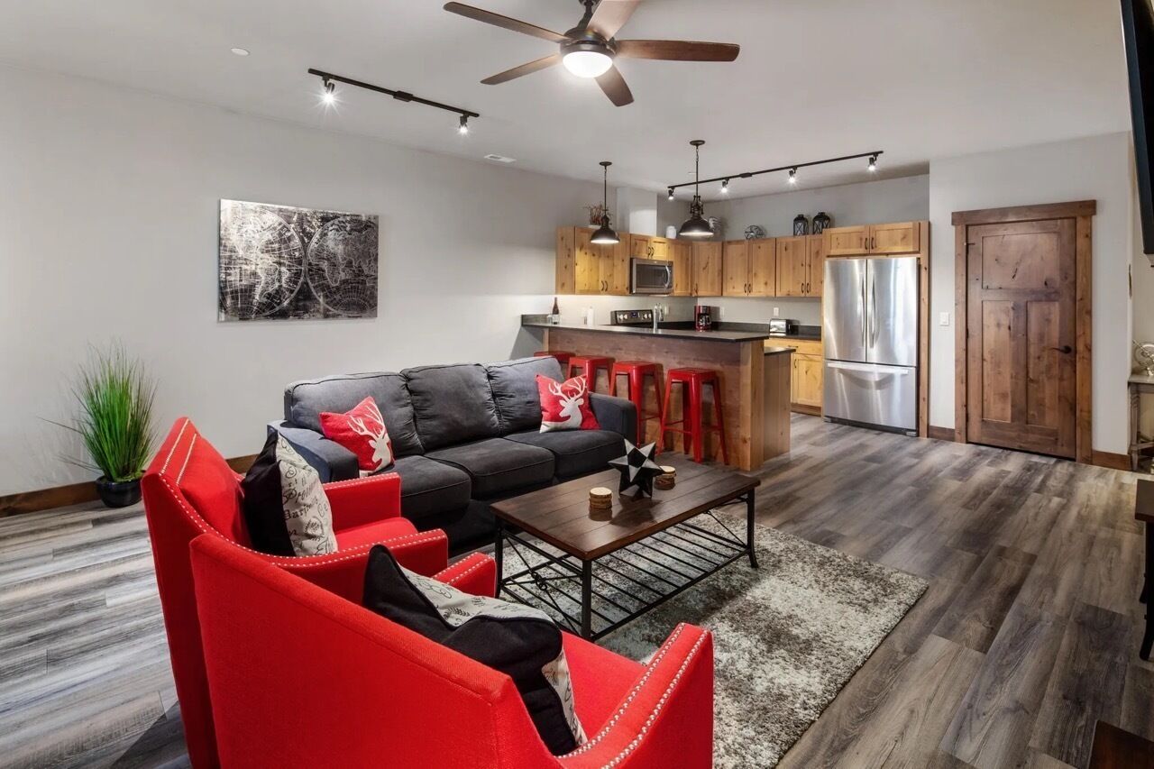 Smart TV, fireplace, Netflix, streaming services