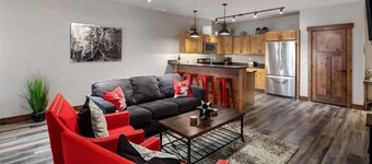 Modern Glacier Getaway - 2 bed/2 bath