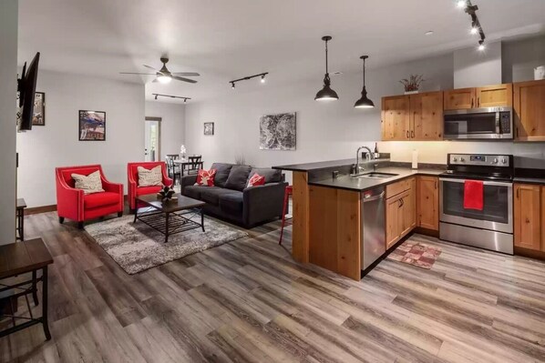 Interior - Modern Glacier Getaway - 2 bed/2 bath (Columbia Falls)