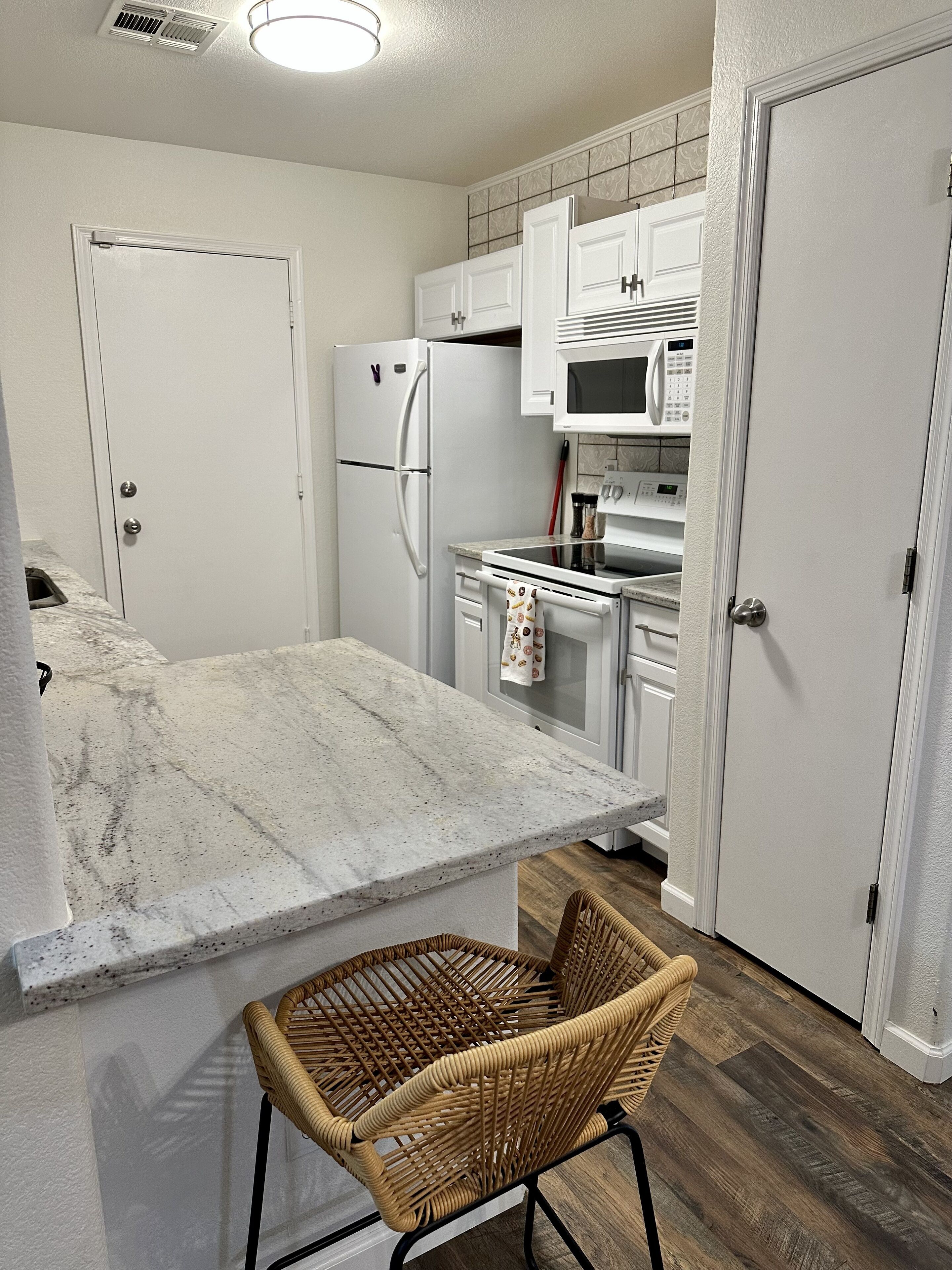 Frigorífic, microones, forn i placa de cuina 