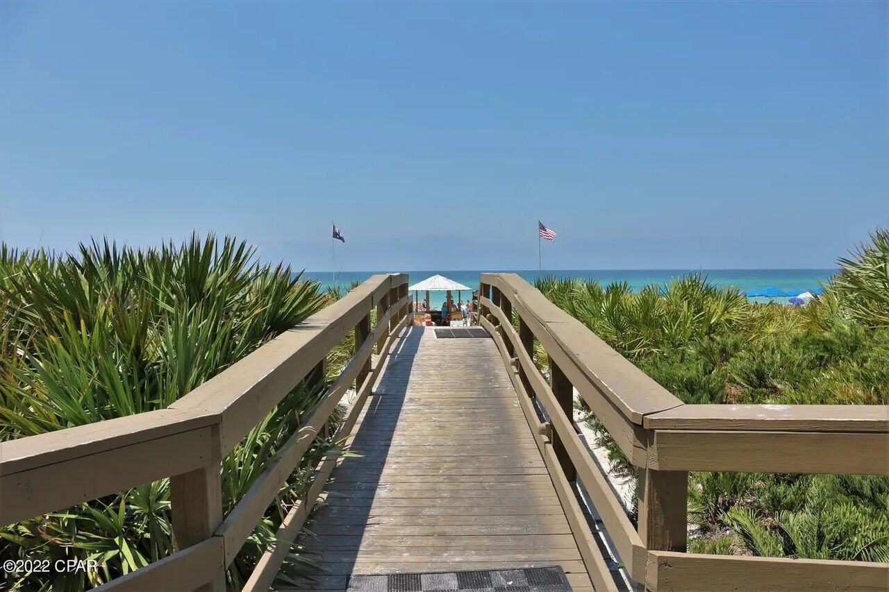 En la playa y toallas de playa 