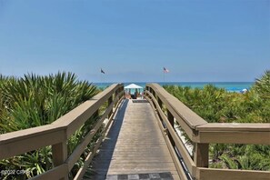 Sulla spiaggia, teli da spiaggia