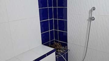 Turkish bath/hammam, hydrotherapy, sports massages, massages