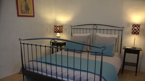 1 غرفة نوم ومكواة/لوح كي وواي فاي مجانًا وملاءات أسرّة