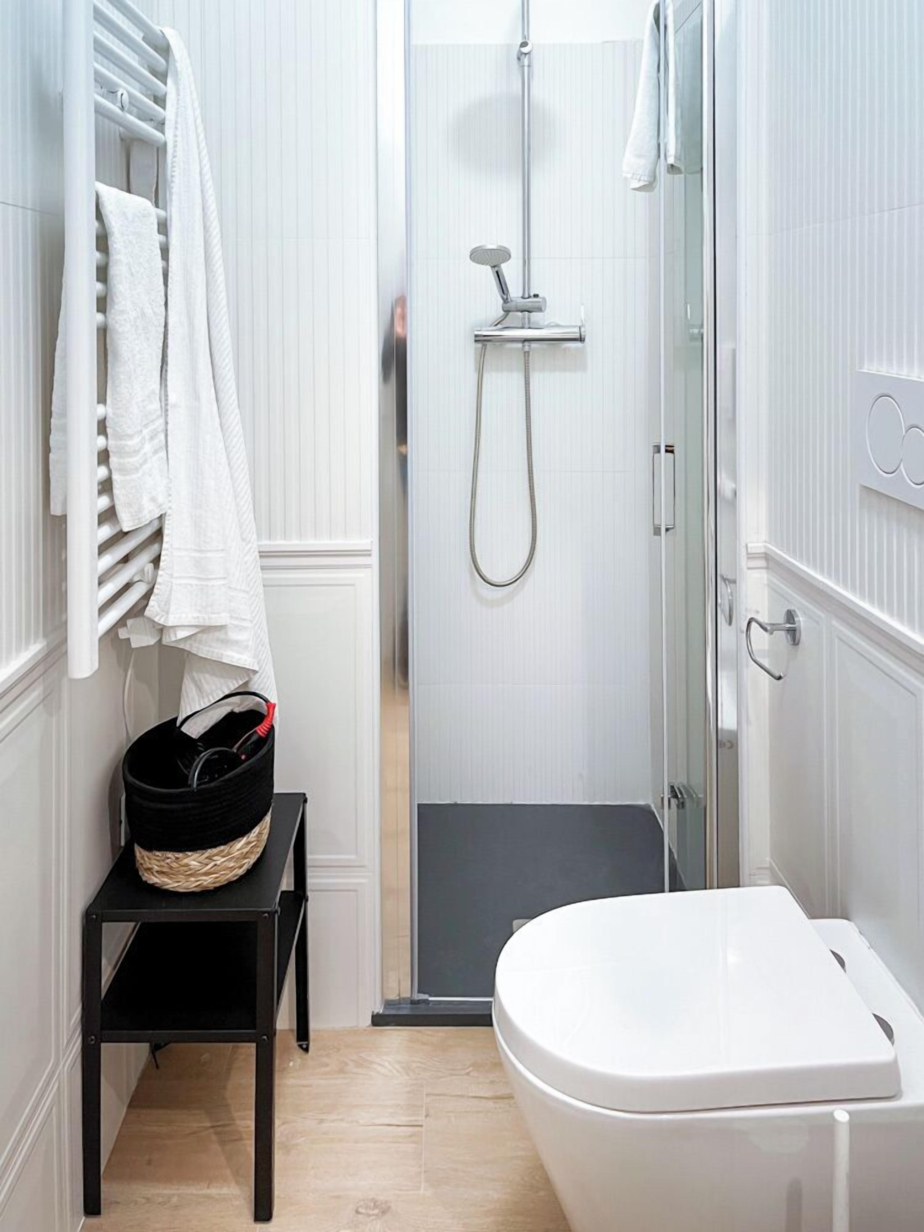 Appartement Familial | Salle de bain | Douche, sèche-cheveux, bidet, serviettes fournies