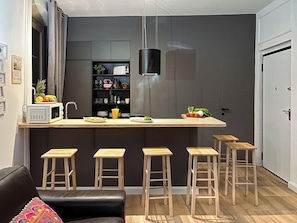 Family Apartment | Private kitchen | Full-sized fridge, microwave, oven, stovetop - Happy Family Apartments Luccoli (Genoa)