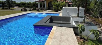 Pleasant country house with pool!