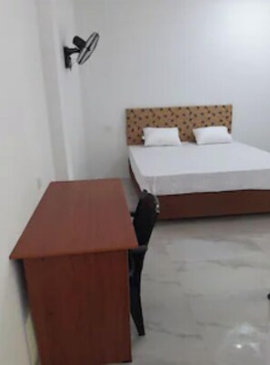 1 habitación, escritorio, wifi y ropa de cama 