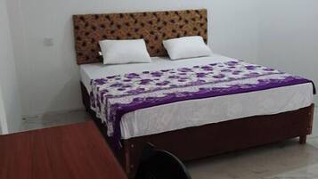 1 chambre, bureau, Wi-Fi, draps fournis