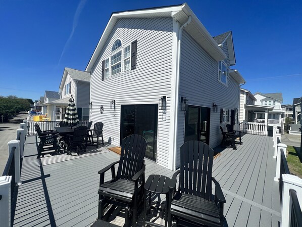 Outdoor dining - Whatever It Takes (Myrtle Beach)