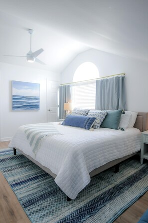 4 habitaciones, tabla de planchar con plancha y cuna de viaje 