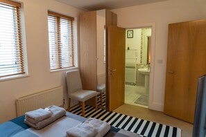 2 bedrooms, in-room safe, desk, iron/ironing board