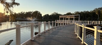 ❤️Take a stroll along the RIVERWALK PETS WELCOME🐩🐈 FISHING 🐠🐟ACROSS THE STREET