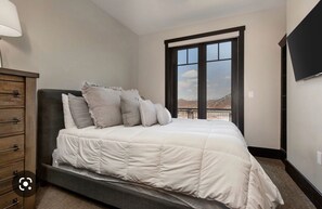 3 habitaciones, escritorio, wifi gratis y ropa de cama 