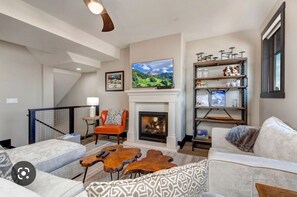 Smart TV, caminetto, monitor per computer, stampante