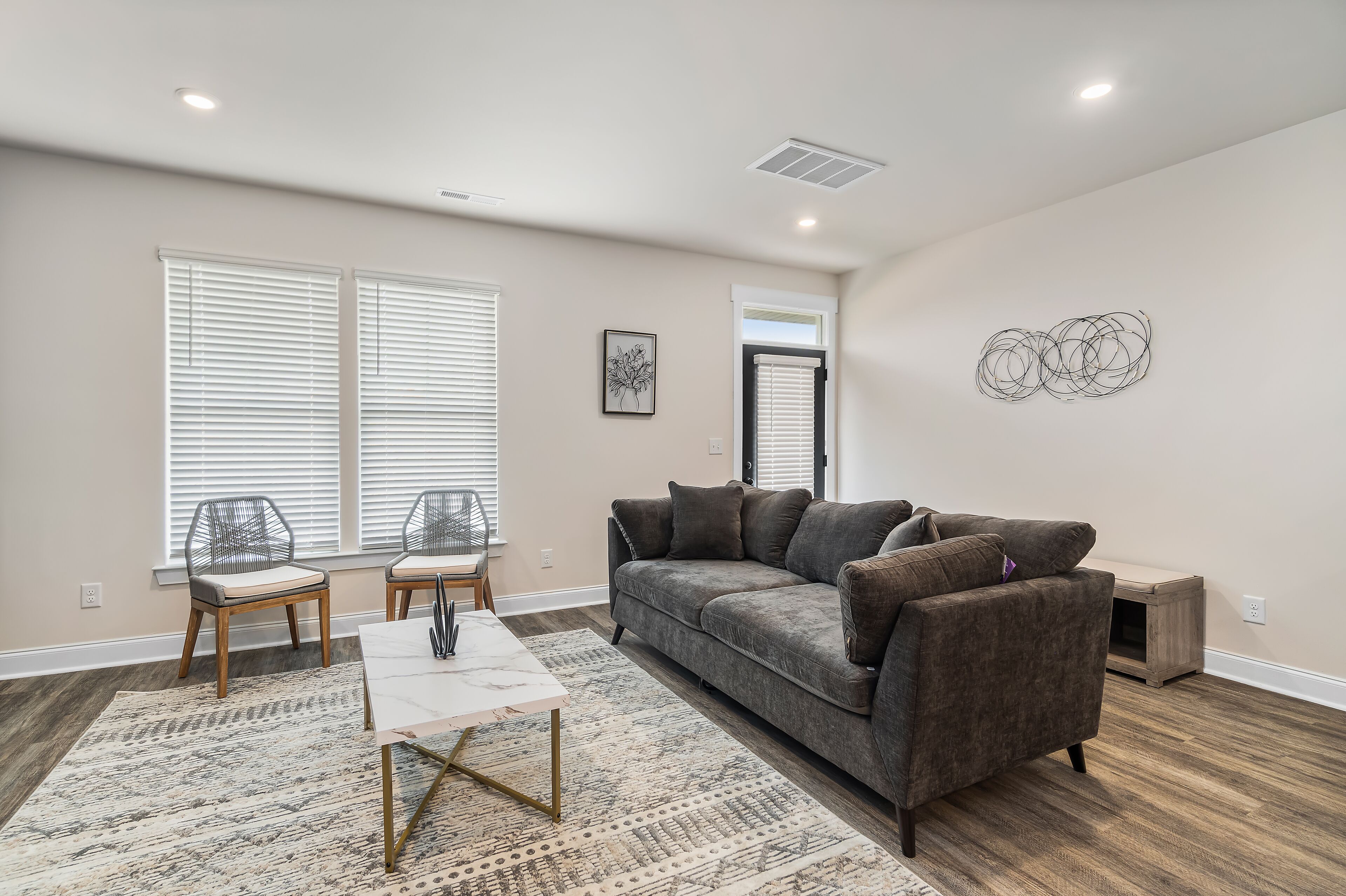 Lux Contemporary - 0.2 miles from South Charlotte  - 10mins from NCAA games