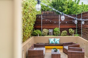 Terrace/patio - Cozy 2Bed 1BA Bankers Hill Residence with Parking, no chores!  (San Diego)