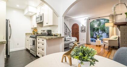 Cozy 2Bed 1BA Bankers Hill Residence with Parking, no chores!