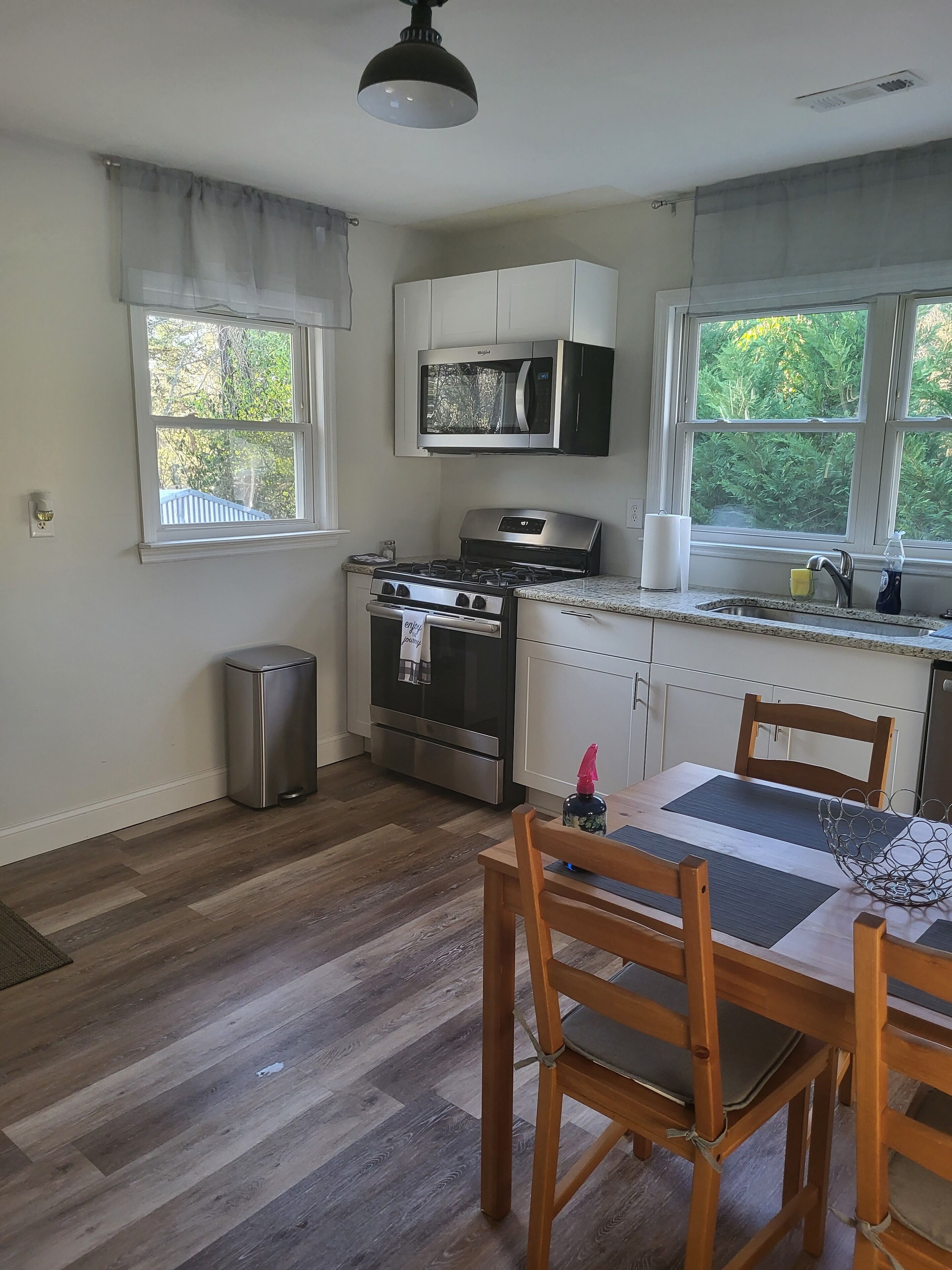 Kylskåp, mikrovågsugn, ugn och spishäll