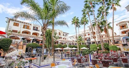 2 Bed 2 Bath Modern Apt with Private Gym, Pool