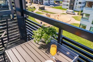 Comfort Apartment | Terrace/patio - HARAKA APARTMENT WITH SUNSET BALCONY (Tartu)