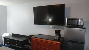 Basic Single Room | Blackout drapes, iron/ironing board, free WiFi