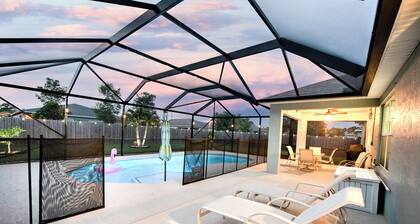 Peaceful 3BD & 2BA with Salt Water Heated Pool, 35 min.'s from Jensen Beach!