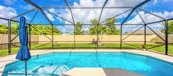 Peaceful Saltwater Pool Retreat, Florida Escape