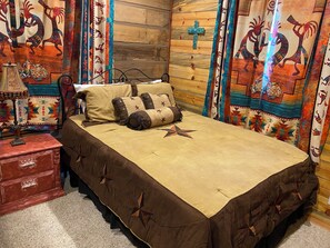 Queen bed in 2nd bedroom, also a bunkbed and a TV/DVD player. - Rustic cabin in the hills of Arkansas! (Gillham)