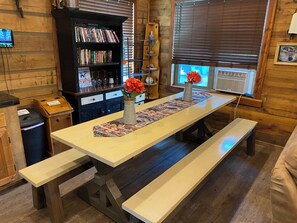 Custom Farm Table seats 8 to 10 - Rustic cabin in the hills of Arkansas! (Gillham)