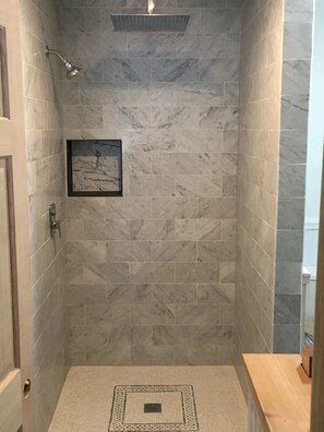 Shower, hair dryer, towels, soap - Best Pricing for Xmas, MLK, and February break. Ski Mt Snow or Stratton (Stratton)