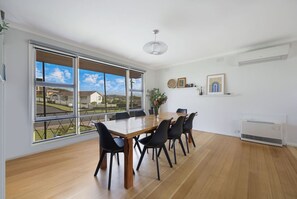 Dining - Four bedroom getaway close to the beach (Warrnambool)