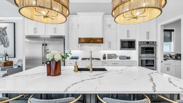 Frigorifero, microonde, forno, lavastoviglie