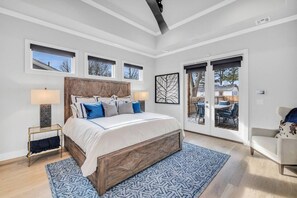 5 bedrooms, iron/ironing board, WiFi, bed sheets