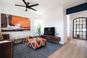 TV, offices - Bueno Bueno Casita - 7 min to Downtown - 4 Bdr (San Diego)