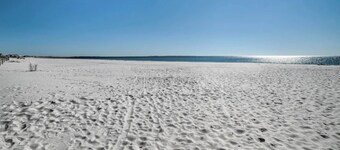 Mexico Beach Condo steps from the beach!    ~Snowbird Rates Available~