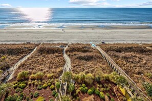 On the beach - Oceanfront Waterpointe1 806-3b/2b-Sleeps 6-Balcony-WIFI-TV-Pool-Family Friendly (North Myrtle Beach)