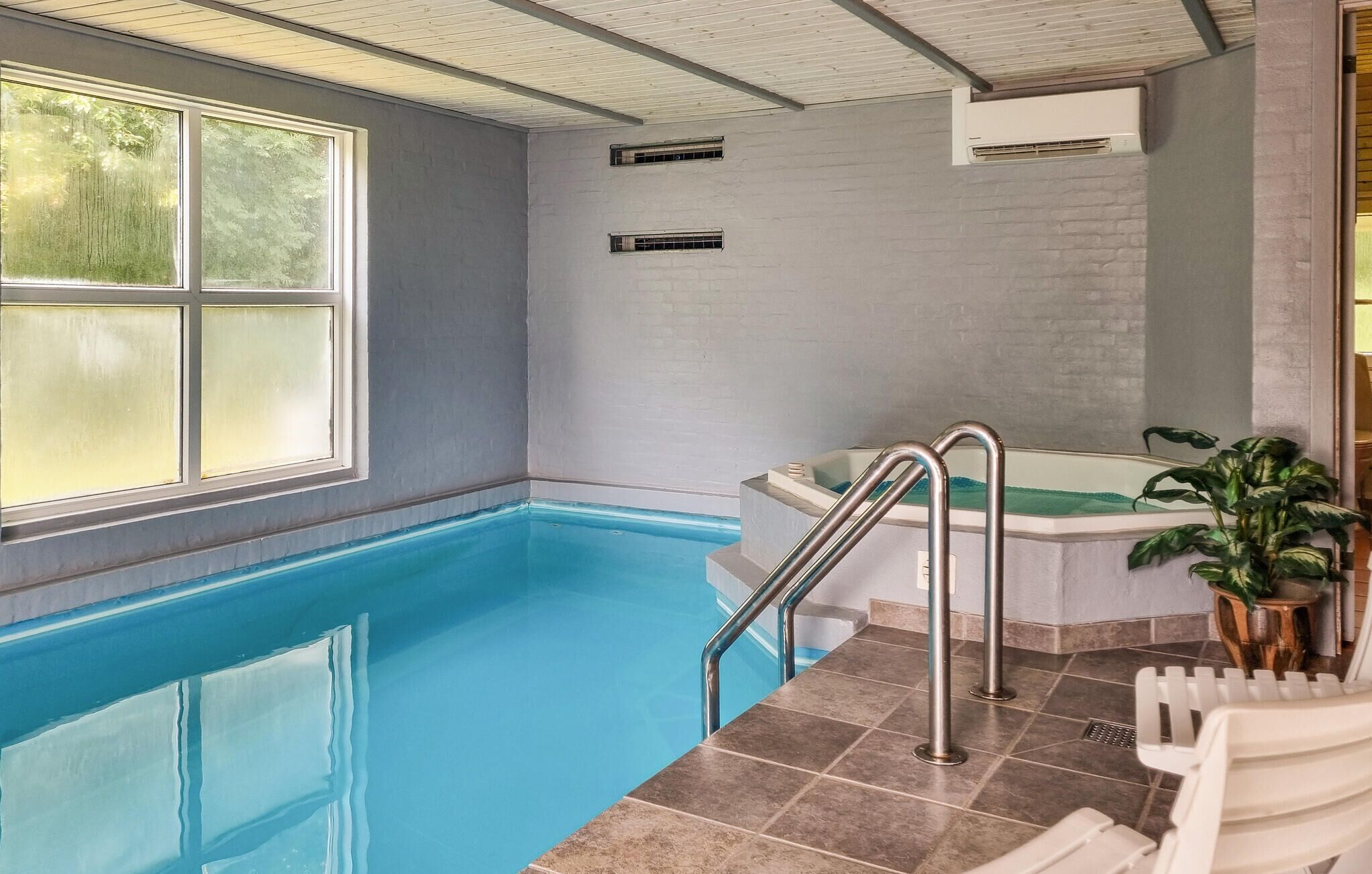 Piscine intérieure