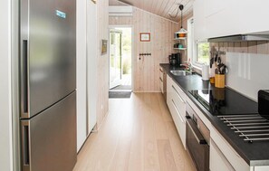 Fridge, oven, dishwasher, coffee/tea maker - 2 bedroom pet friendly home in Samsø (Samsø)