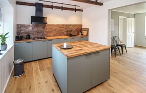 Fridge, oven, stovetop, dishwasher - Stunning home in Samsø with WiFi (Samsø)