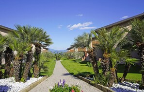 Property grounds - Beach front apartment (Manerba del Garda (BS))