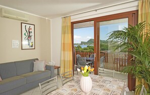Living area - Beach front apartment (Manerba del Garda (BS))