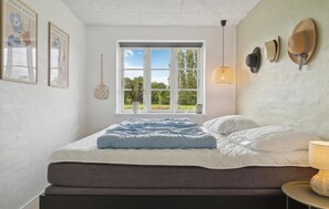 4 bedrooms, free WiFi