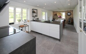 Køleskab, ovn, kogeplade, opvaskemaskine