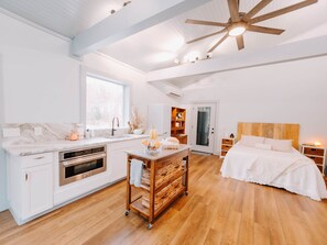 1 bedroom, free WiFi, bed sheets, wheelchair access - Tennessee Dream Getaway (Monterey)