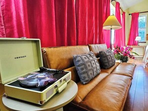 Smart TV, DVD player, stereo, offices