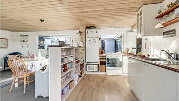 Fridge, stovetop, coffee/tea maker