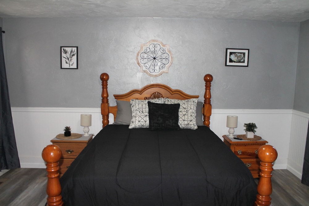 3 bedroom 1 bath. less than a mile to Union Hospital Terre Haute Vrbo