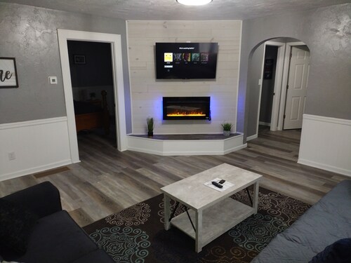 3 bedroom 1 bath. less than a mile to Union Hospital